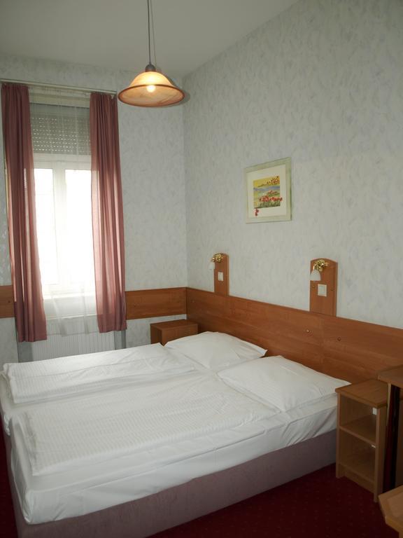 Hotel Stalehner Wina Ruang foto
