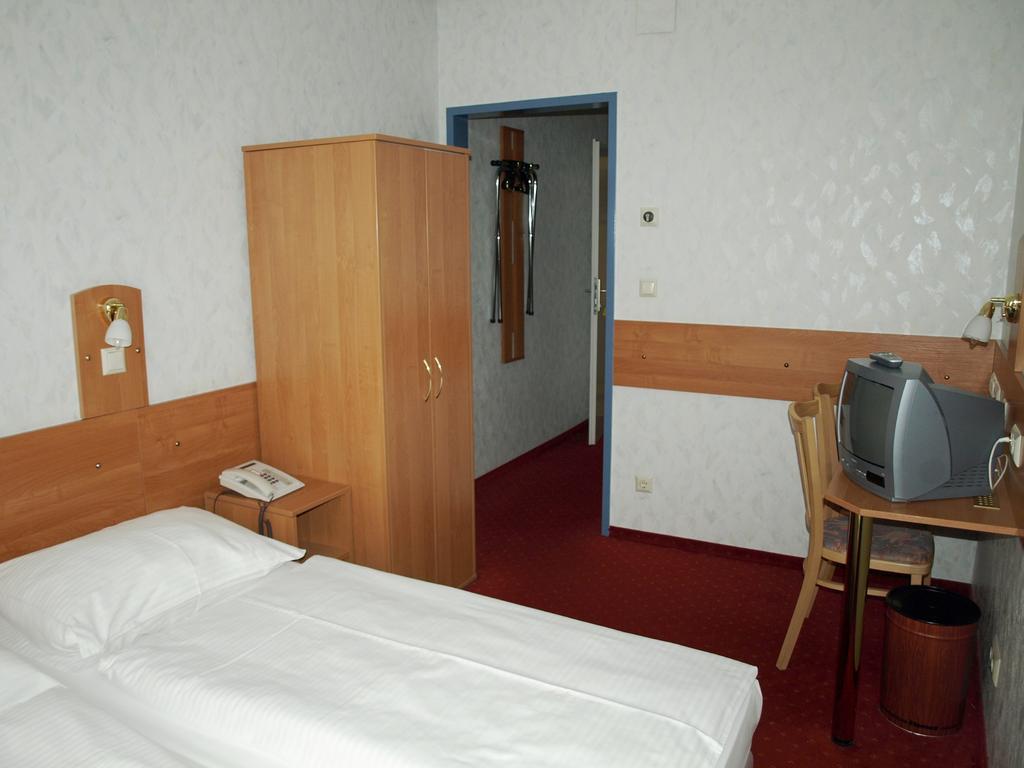 Hotel Stalehner Wina Ruang foto