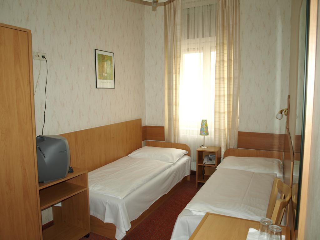 Hotel Stalehner Wina Ruang foto